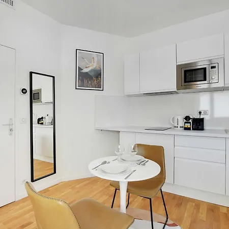 Amazing Apartment-2p-sacre Coeur-poissonniers-1 Apartment